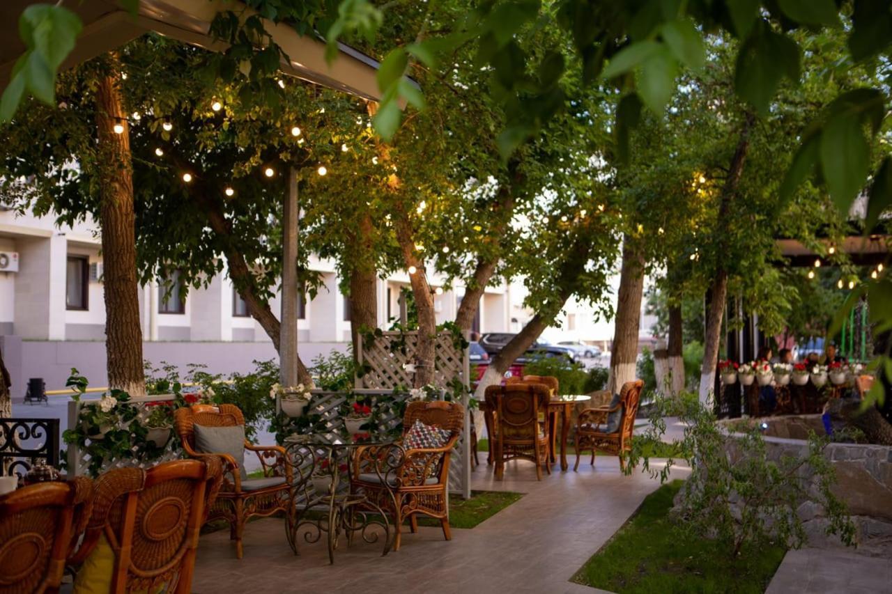 Hotel Medeu Qostanai Exterior foto